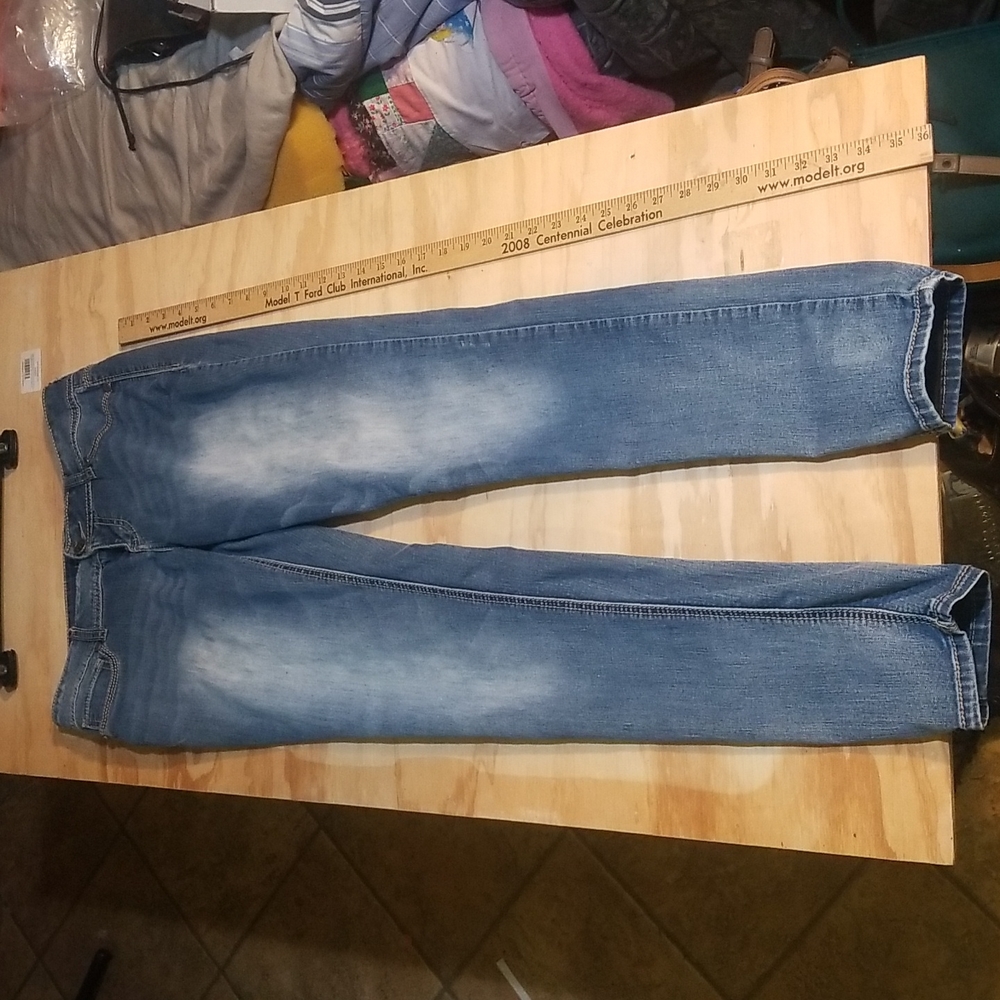 Maunces Jean's L-L